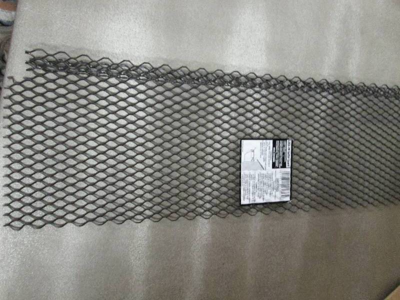 lot 173 image: Stack of 5 inch Lock on Gutter Guar...