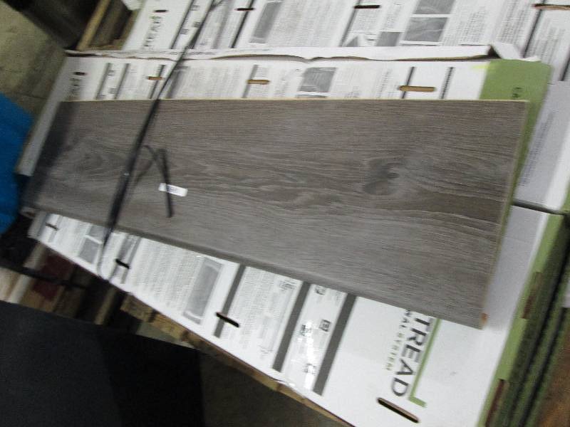 lot 223 image: Lot of 4 Cap A Tread Choice OakSmo...