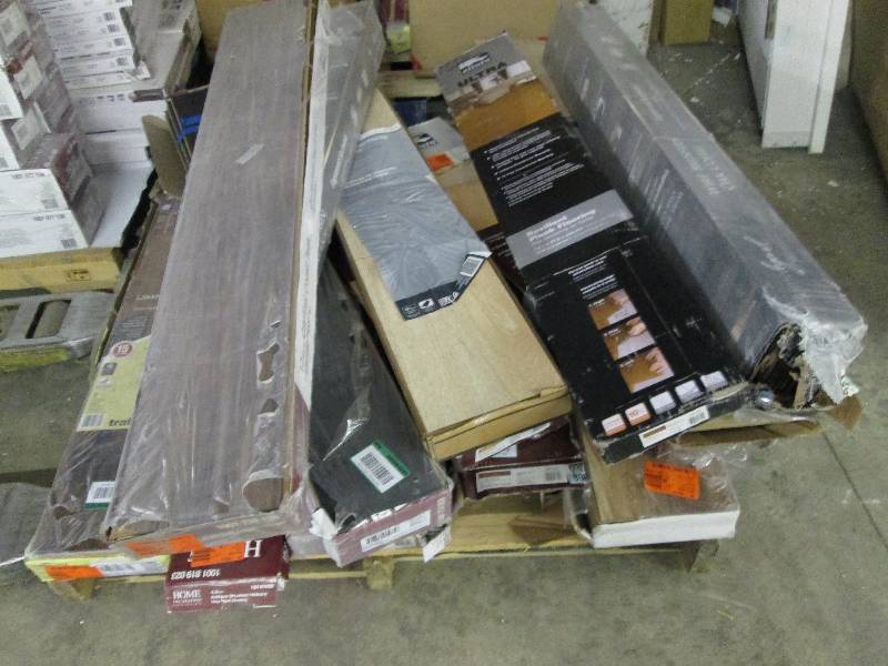 lot 318 image: Pallet of Assorted Flooring...