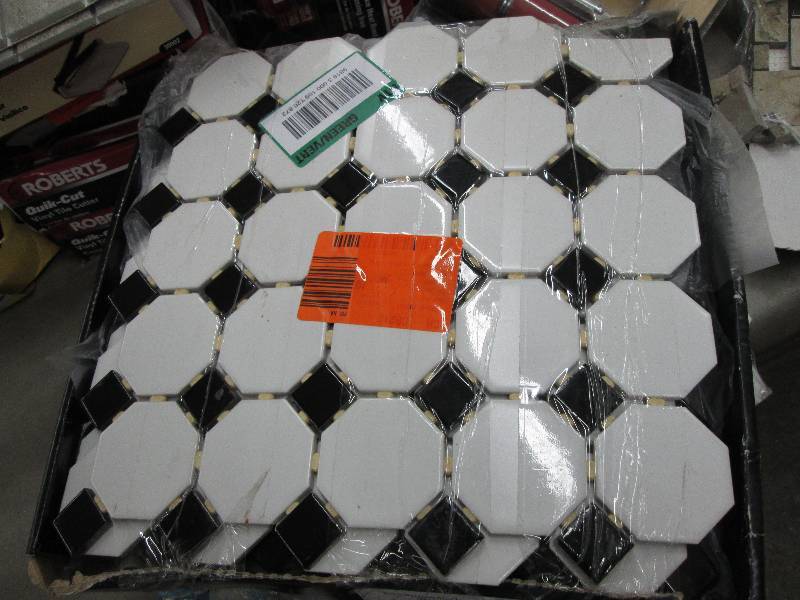 lot 284 image: Case Jeffrey Court Retro Octagon Bl...