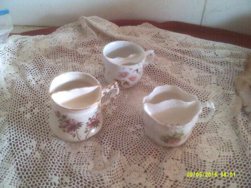 3 VINTAGE MUSTACH CUPS