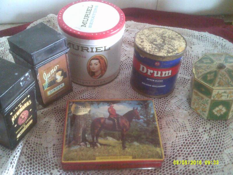 VINTAGE TINS
