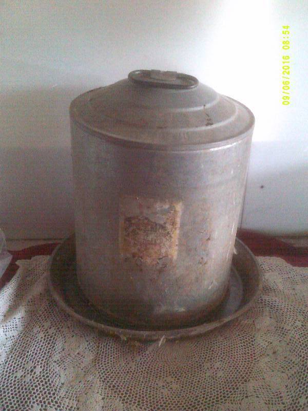 DOUBLE WRAPPED METAL CHICKEN WATERER