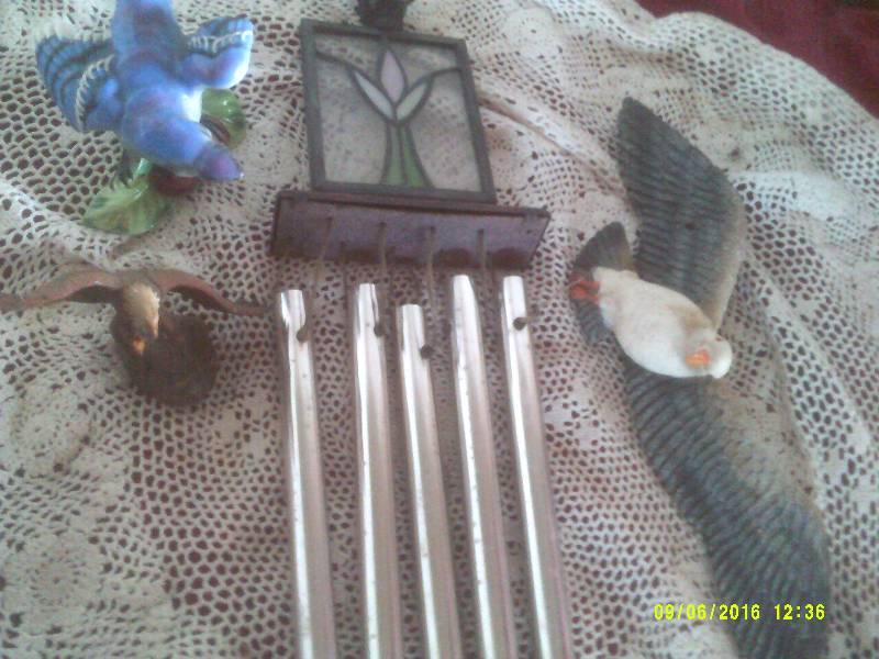 VINTAGE STAINED GLASS WIND CHIME AND BIRDS