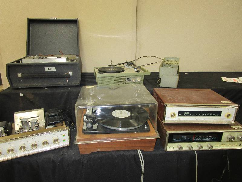 lot 125 image: Old electronics, Sherwood, Arvin and more see pictures