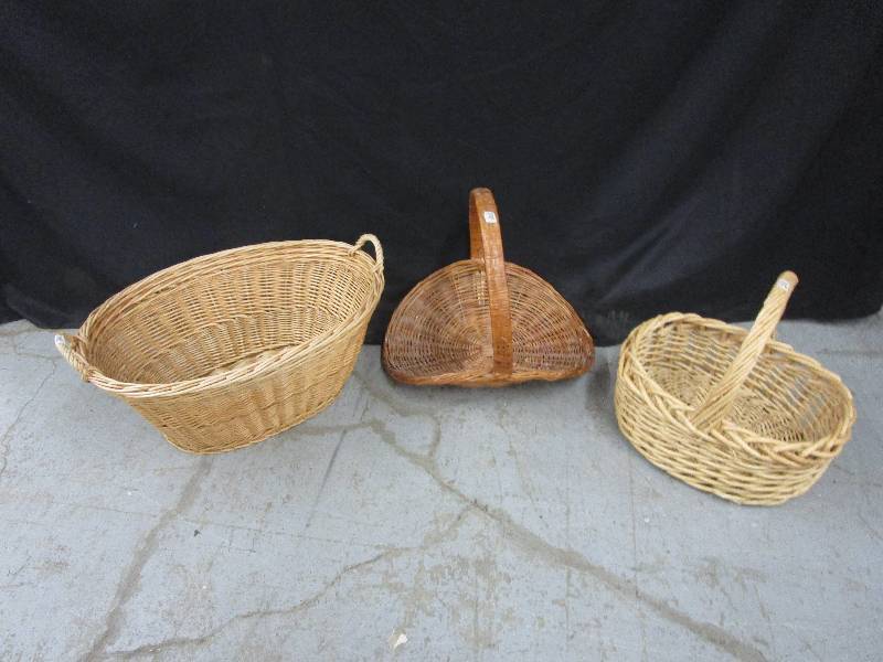 lot 141 image: 3 Wicker Baskets