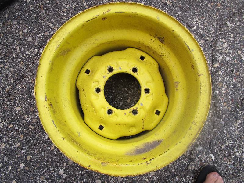lot 26 image: 15 x 10 6 lug Rim