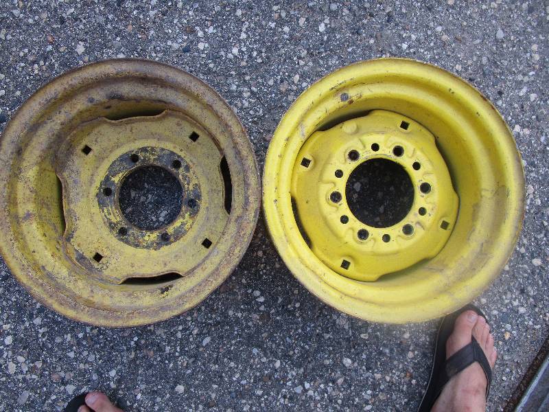 lot 28 image: Qty 2 -9.5L x 14 John Deere 6 lug Rim