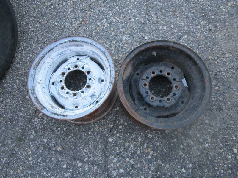 lot 39 image: Qty 2 6 Lug 15 x 8 Rims
