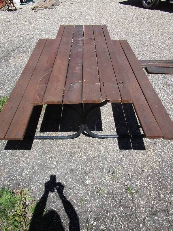 lot 48 image: Picnic Table