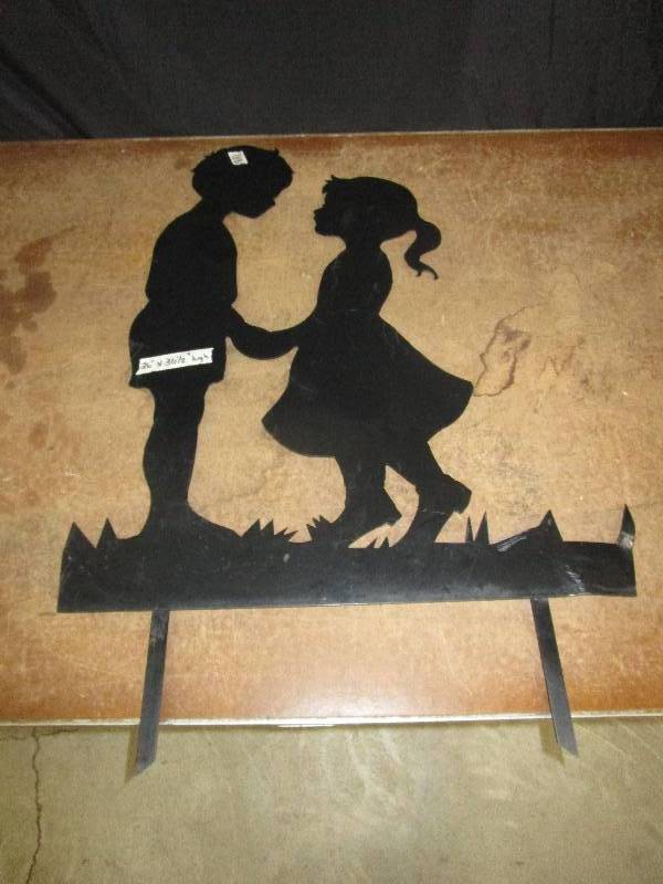 lot 75 image: Garden Dcor 26 x 36 12