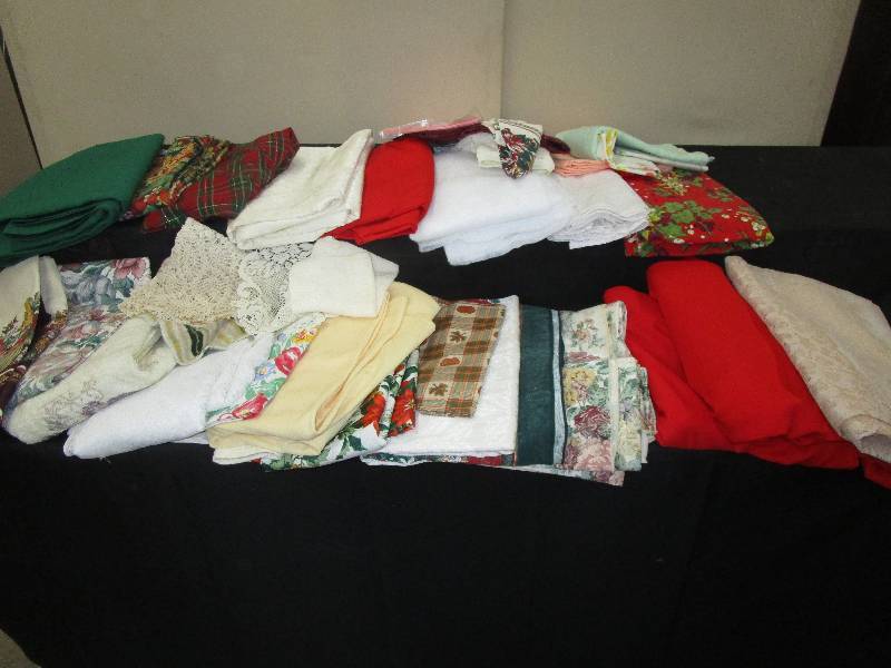 lot 85 image: table clothes and linens