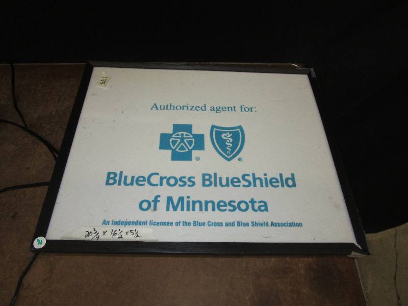 lot 91 image: 20 34 x 16 12 x 5 12 Blue Cross Blue Shield lighted Sign Works