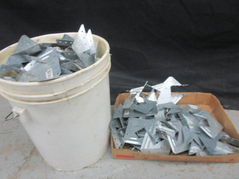 lot 103 image: Wood Brackets H1