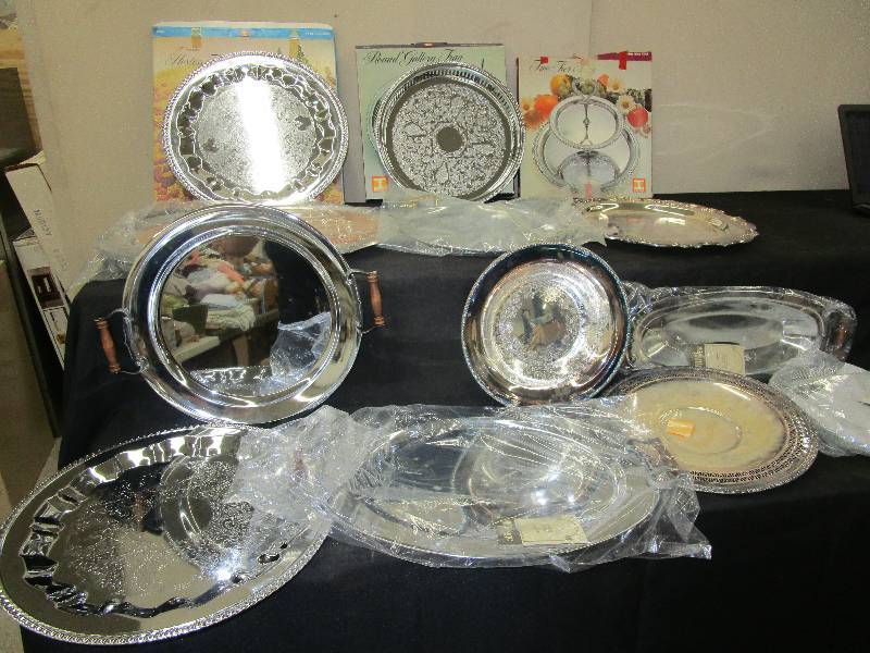 lot 113 image: Lots of unopened and unused serving trays and platters