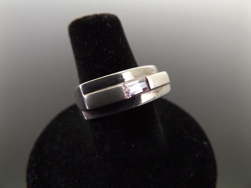 .925 Sterling&nbspSilver&nbspPink Stone Ring Size 6.5