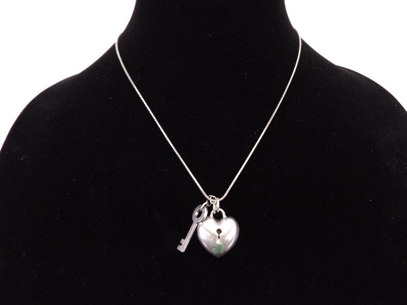 .925 Sterling&nbspSilver&nbspNecklace with Heart Lock and Key Pendant