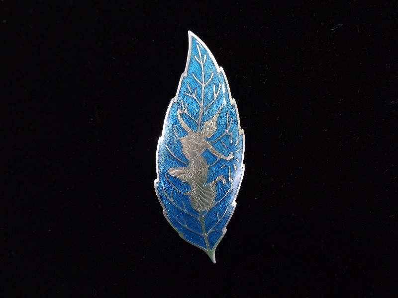 .925 Sterling&nbspSilver&nbspBlue Enameled Asian Leaf Brooch