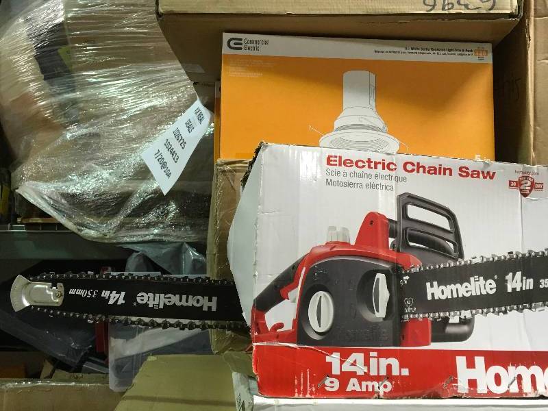 Homelite 14 in. 9 Amp Electric Chainsaw  in good working condition