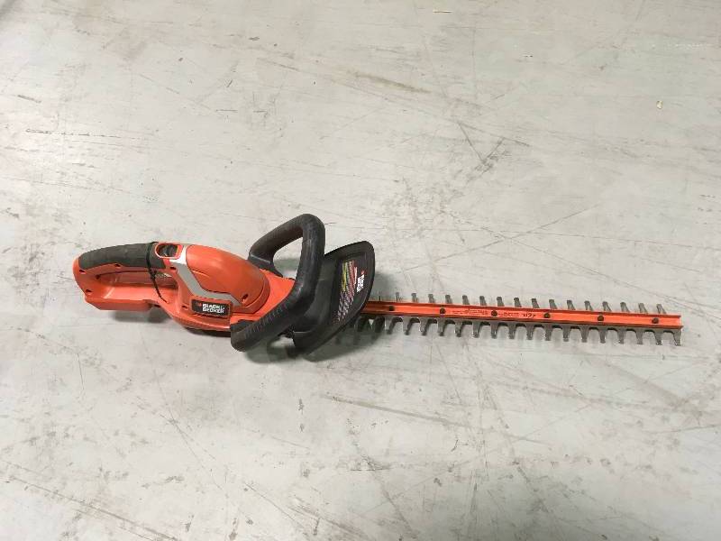 Black & Decker 18V 22 in. Cordless Dual-Action Hedge Trimmer  in good working condition