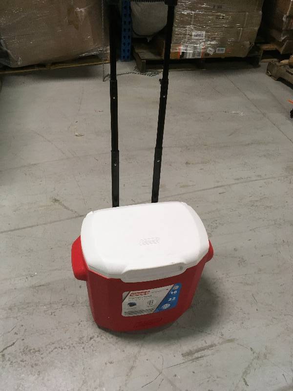 COLEMAN 16 Qt. 2-Wheeled Cooler in good conditions