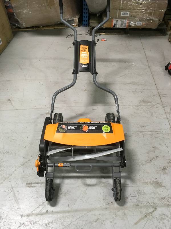 FISKARS 18 in. Cut Manual Push Non-Electric Walk Behind Reel Mower in good conditions