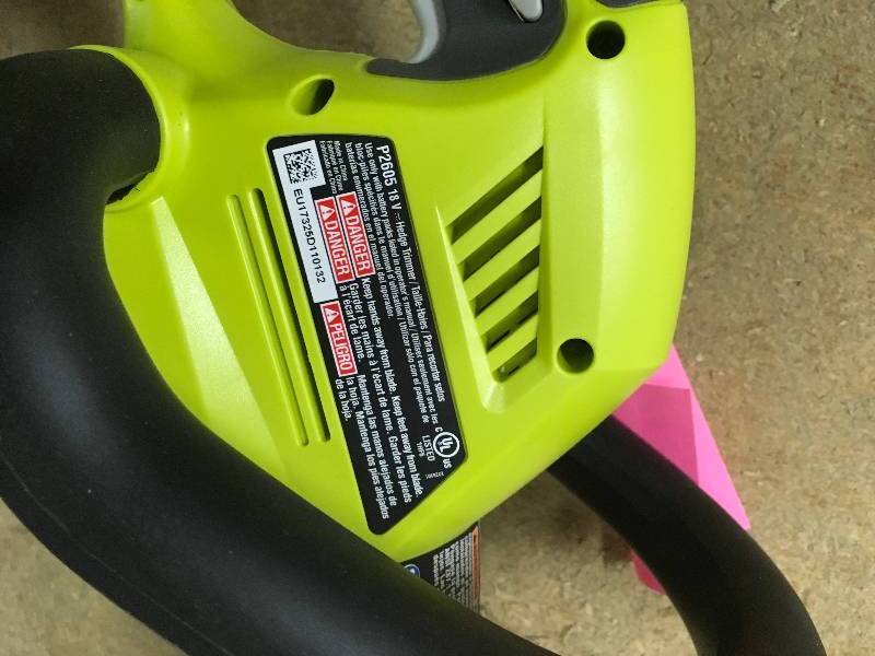 lot 27 image: Ryobi ONE 22 in. 18-Volt Lithium-Ion Cordless Hedge Trimmer - Battery and Charger Not Included in working conditions