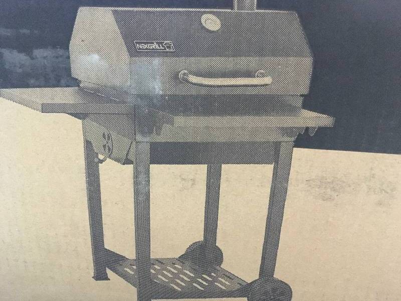 lot 78 image: Nextgrill Cart-Style Charcoal Grill in Black with Side Shelf and Foldable Front Shelf in good conditions