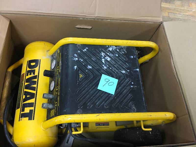 lot 90 image: Dewalt 4.5 Gal. Portable Electric Air Compressor used in working conditions