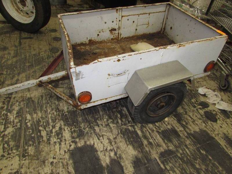 lot 166 image: SMALL GARDEN TRAILER