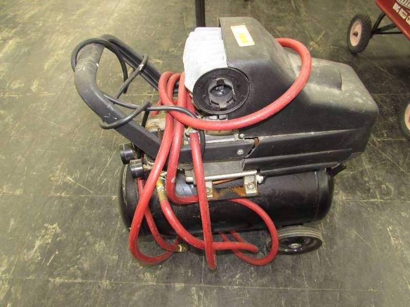 lot 175 image: TOOL SHOP AIR COMPRESSOR