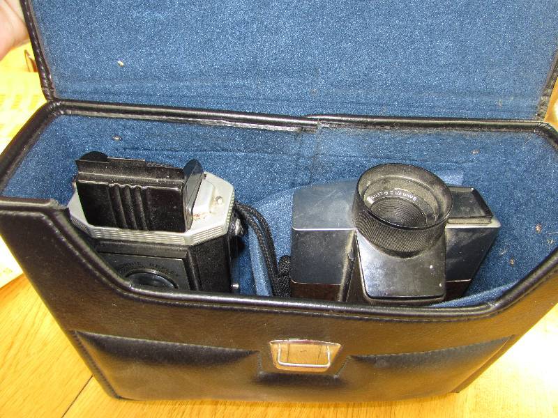 lot 173 image: VINTAGE KODAK MOVIE CAMERA AND BROWNIE REFLEX CAMERA, IN CASE