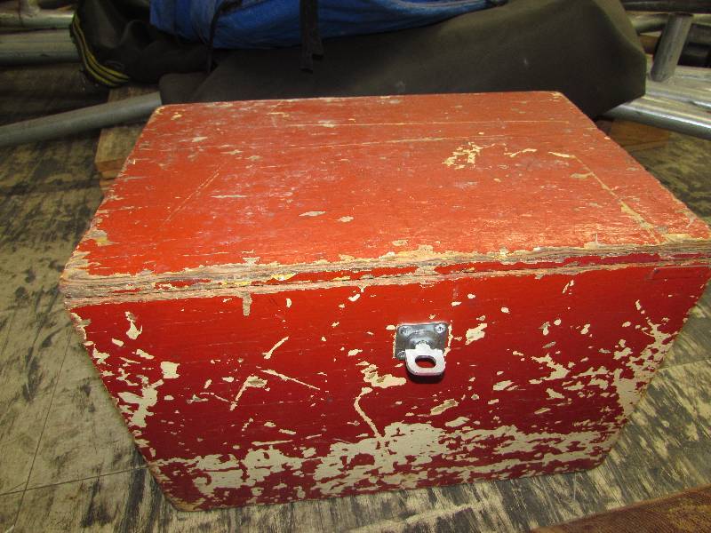 lot 578 image: WOODEN BOX WITH TOOLS