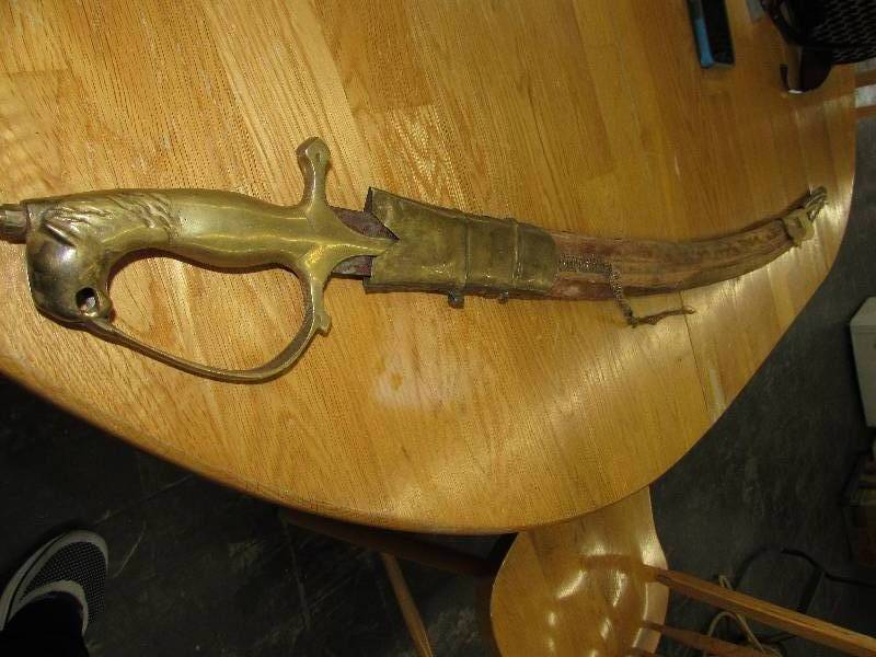 lot 579 image: VINTAGE SWORD