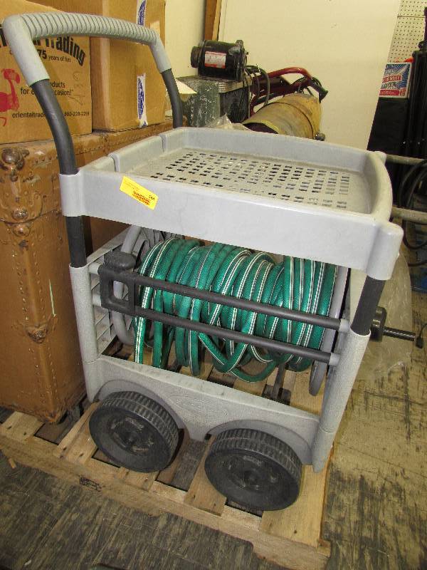 lot 584 image: HOSE REEL AND HOSE