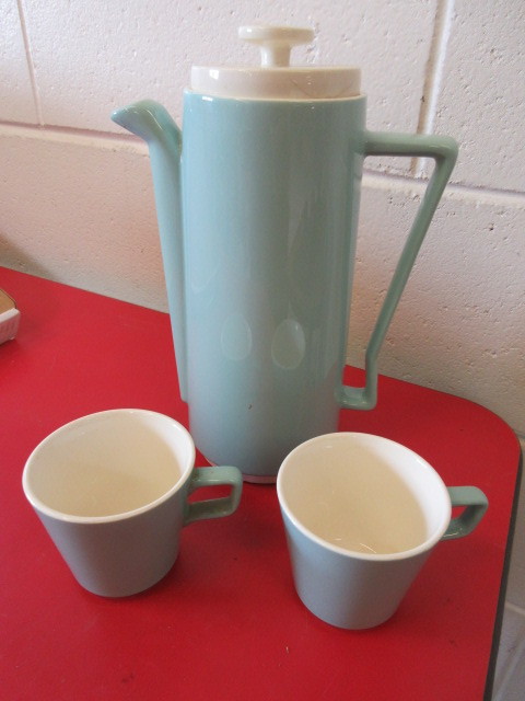 lot 420 image: CERAMIC COFFEE POT AND CUPS