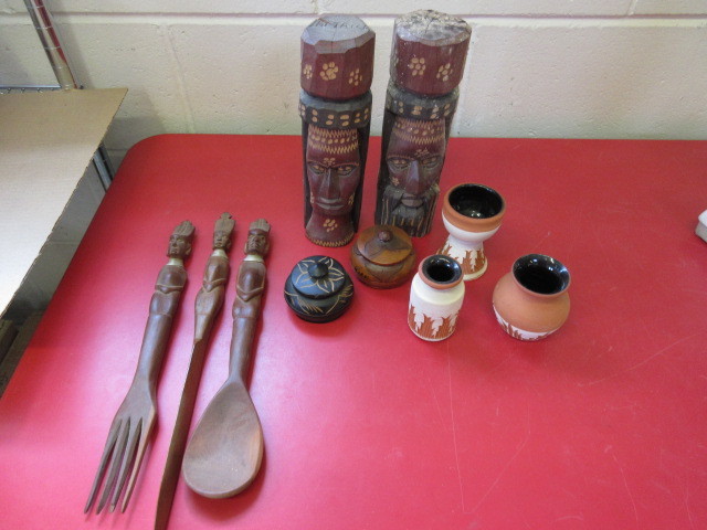 lot 439 image: HANDMADECARVED TRIBAL PIECES