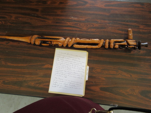 lot 440 image: HAND CARVED WOODEN CANE - JAMAICA 1986