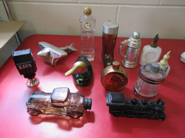 lot 441 image: VINTAGE AVON PERFUME BOTTLES