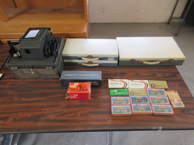 lot 468 image: KODAK SLIDE PROJECTOR AND SMITH VICTOR SLIDE TRAYS.