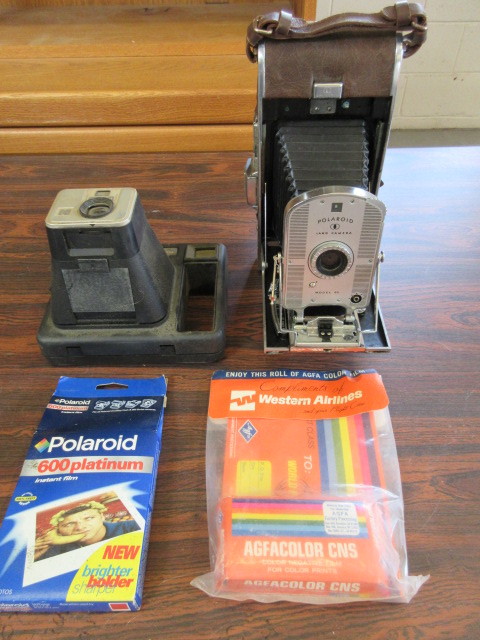 lot 470 image: POLAROID LAND CAMERA & KODAK HANDLE 2