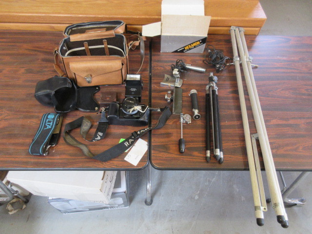 lot 471 image: MINOLTA 35MM SLR CAMERA AND MORE