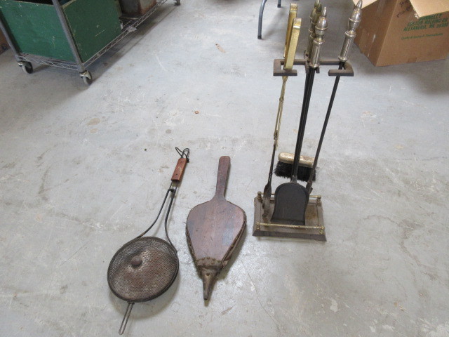 lot 474 image: FIREPLACE TOOL SET
