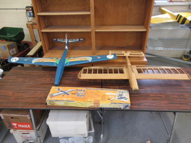 lot 478 image: REMOTE CONTROLLED PLANE & GLIDER