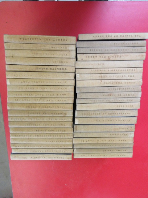 lot 492 image: 1954 SET OF 40 BOOKS - SHAKESPEARE CLASSICS