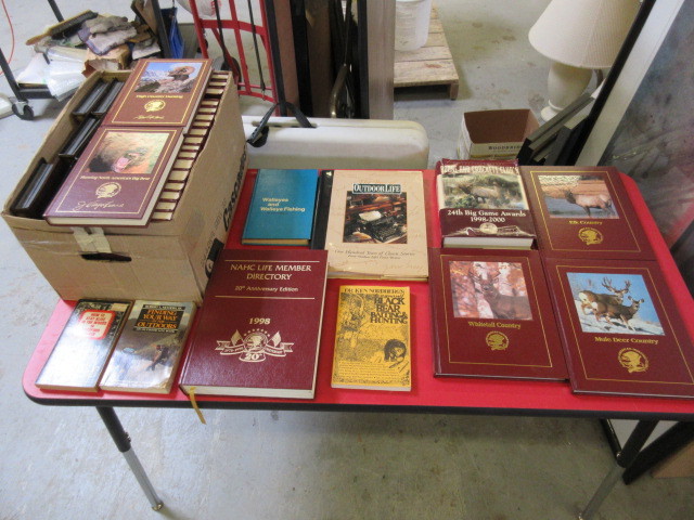 lot 494 image: MISCELLANEOUS HUNTING BOOKS AND VHS TAPES