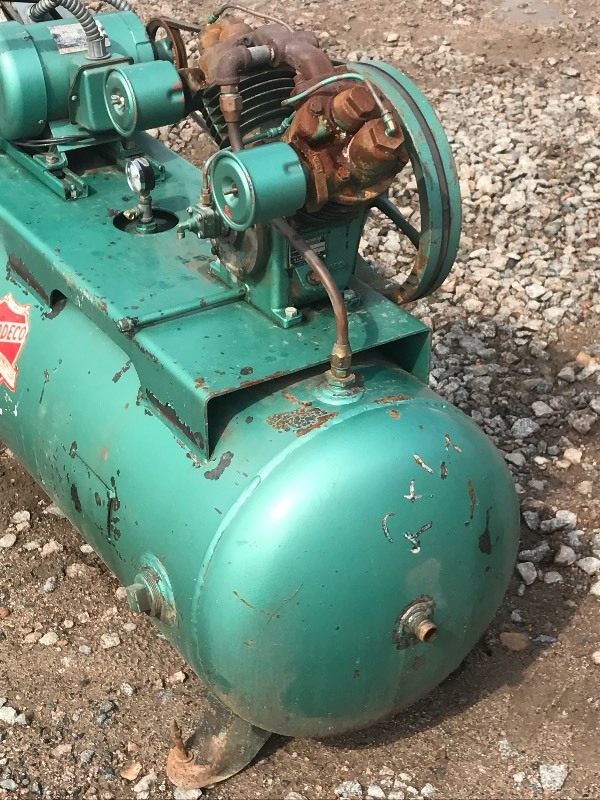 lot 9 image: Modeco Air Compressor