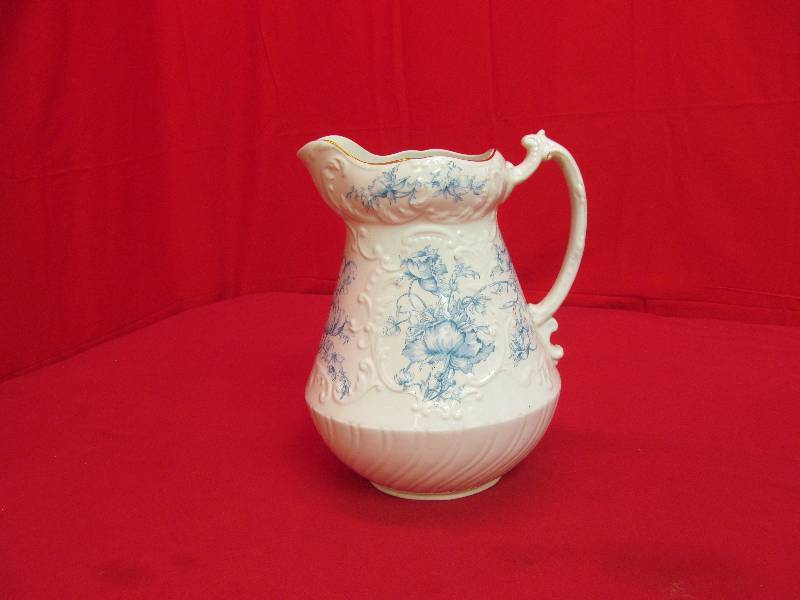 lot 1 image: Vintage Water pitcher