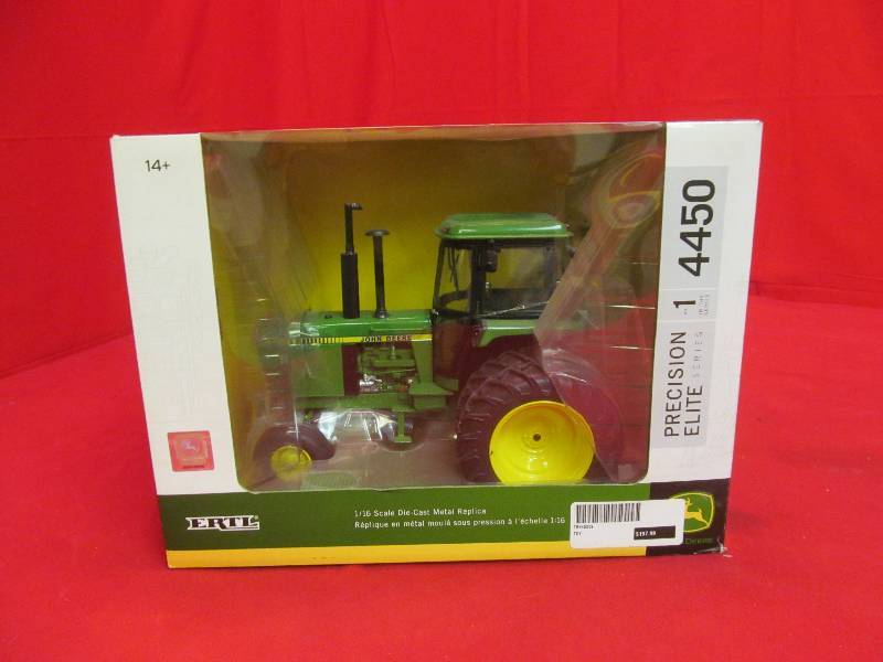lot 15 image: collectable John Deere tractor