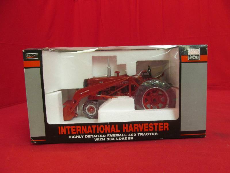 lot 23 image: collectable IH tractor